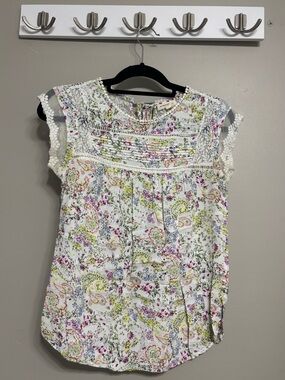 Anthropologie Meadow Rue Nellore Floral Short sleeve shirt. Size small